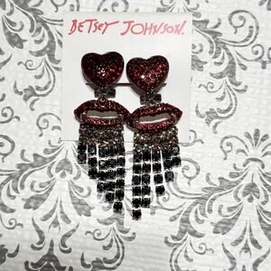 𝅺Betsy Johnson jeweled heart lips earrings‎